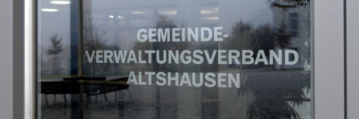 Glastüre Eingang Verwaltungsverband mit Schriftzug